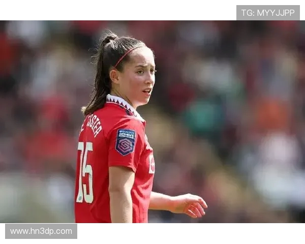 曼联女足欧冠首秀球衣臂章佩戴反转引发热议